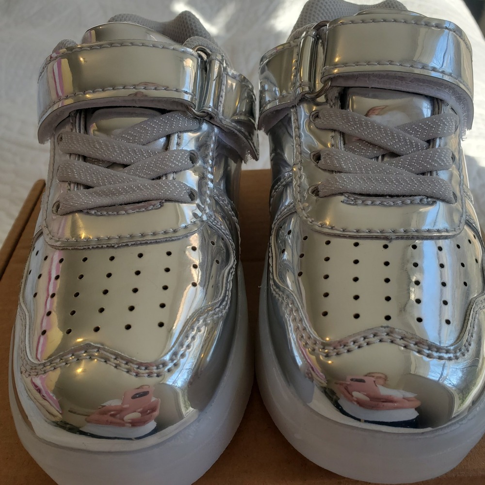 Kids Silver Metallic MULTI COLOR  continuous or pulsating LED Light Up Sneakers - Picture 4 of 16